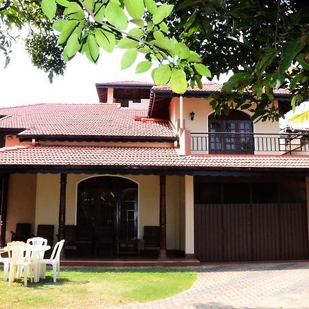 Gondolas Holiday Lanka Ragama Exterior foto