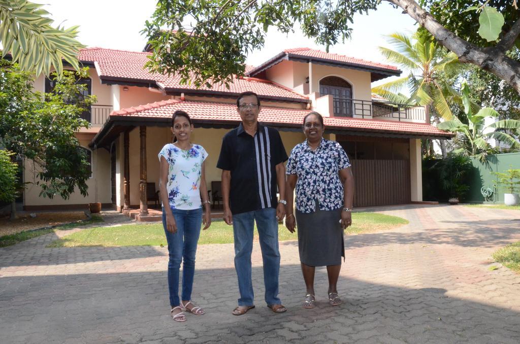 Gondolas Holiday Lanka Ragama Exterior foto